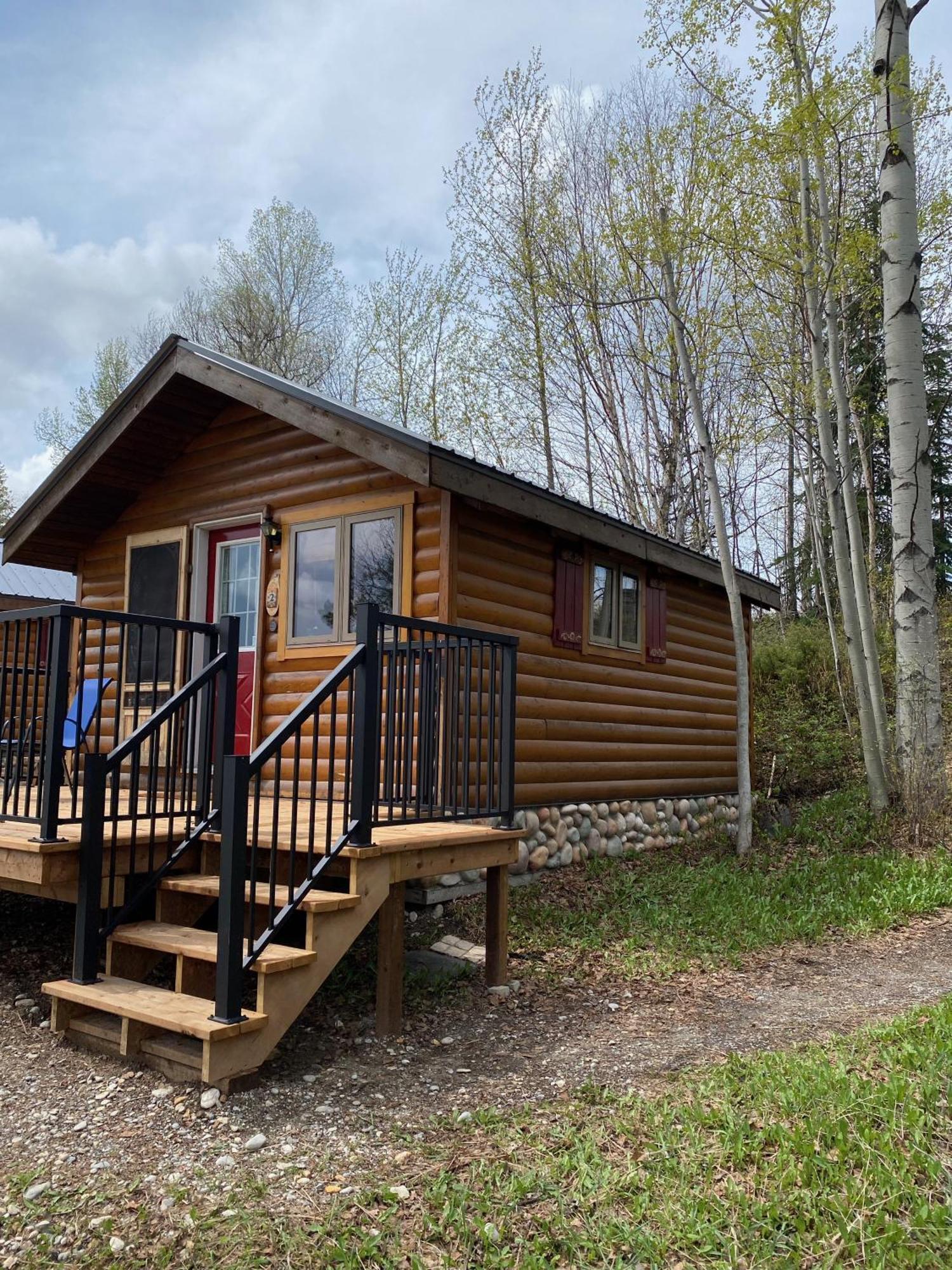 Rocky Mountain Cabins And Home โกลเดน ภายนอก รูปภาพ