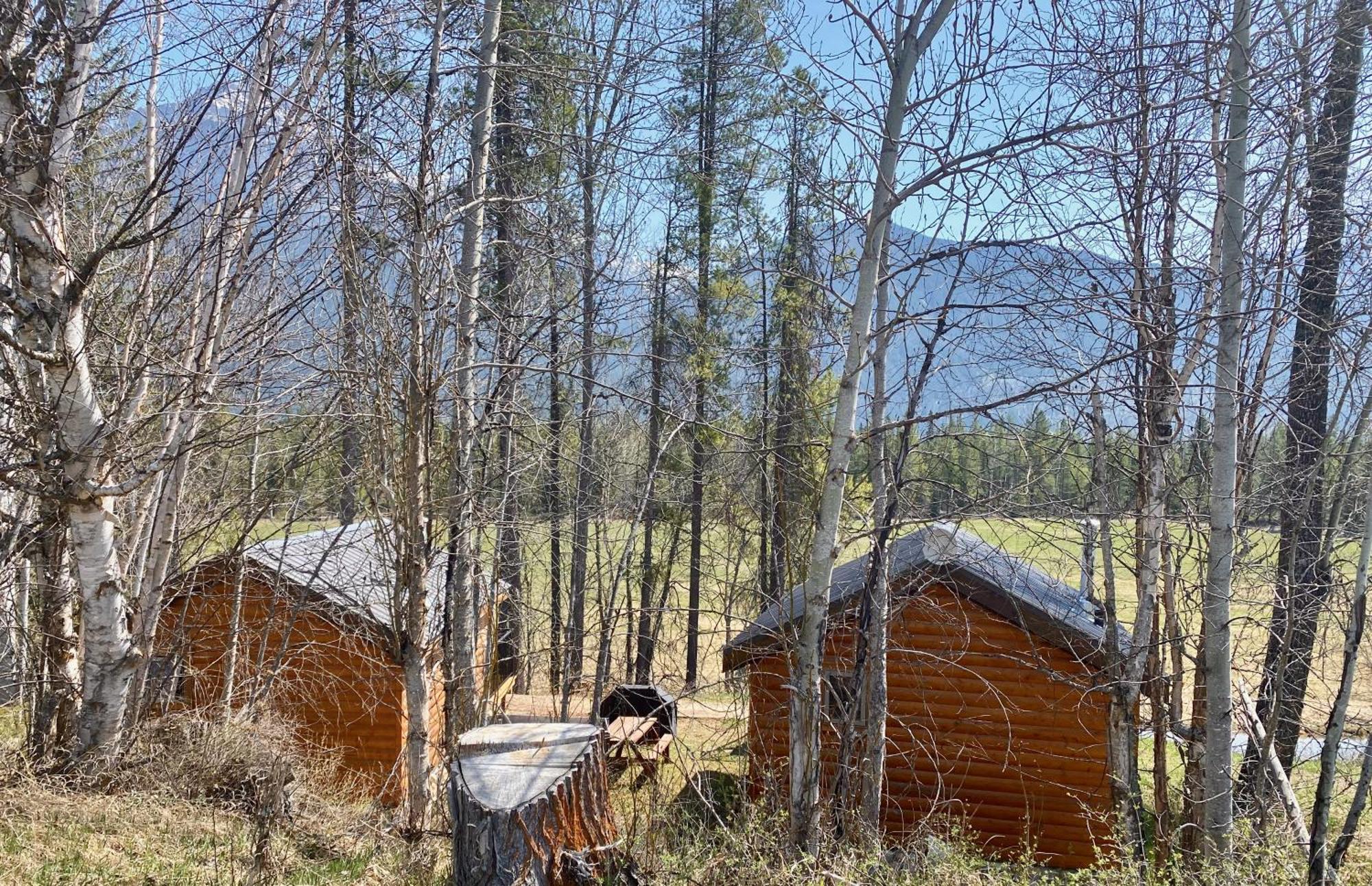 Rocky Mountain Cabins And Home โกลเดน ภายนอก รูปภาพ