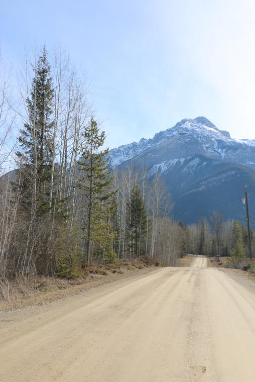 Rocky Mountain Cabins And Home โกลเดน ภายนอก รูปภาพ